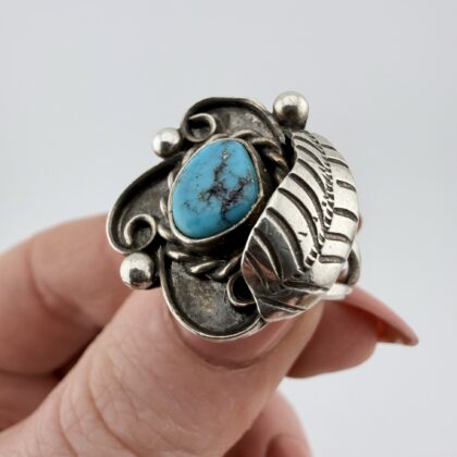 Vintage Native American Navajo Sterling Silver and Turquoise Ring