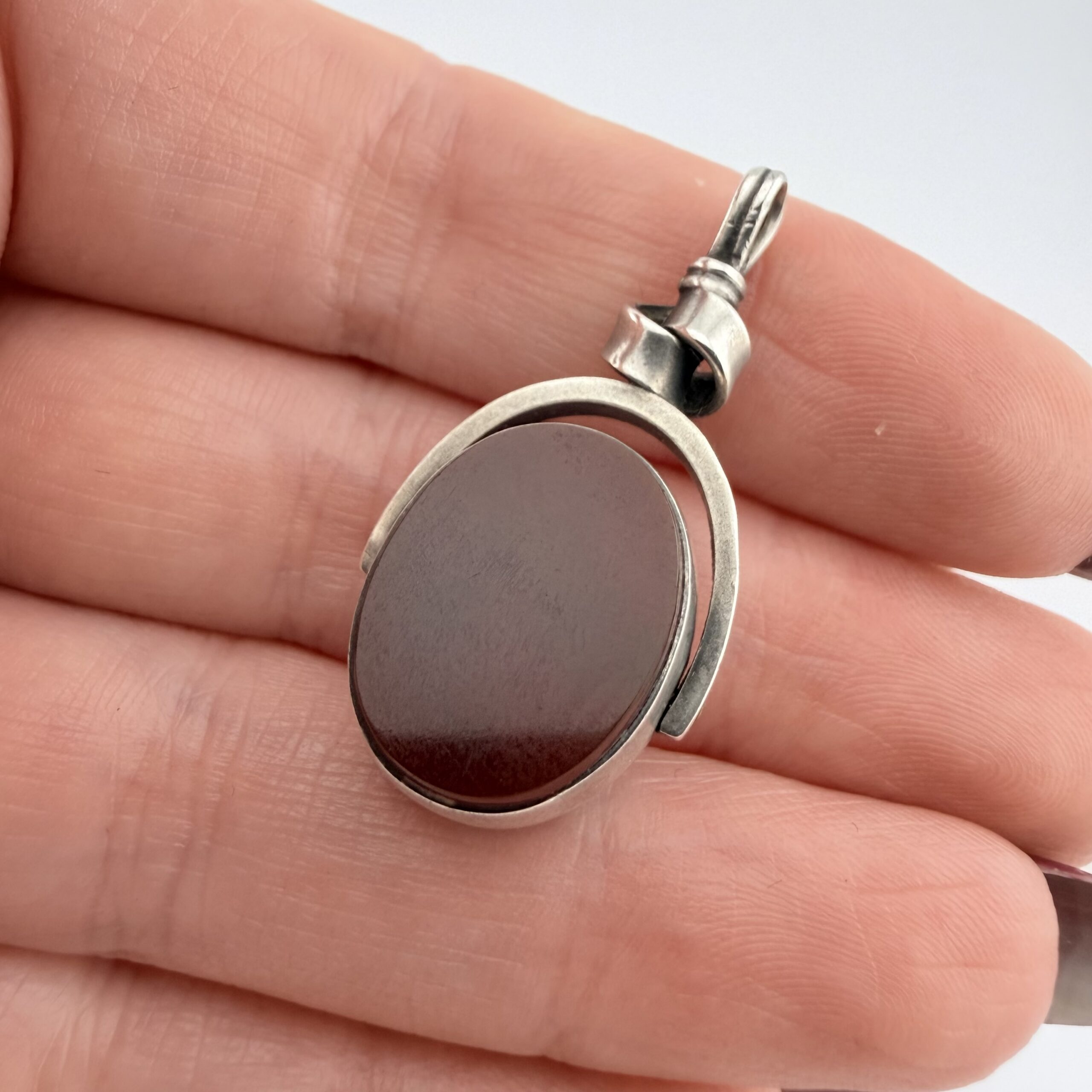 Victorian 1890s Sterling Silver, Bloodstone and Carnelian Double Sided Spinning Pendant - Image 3