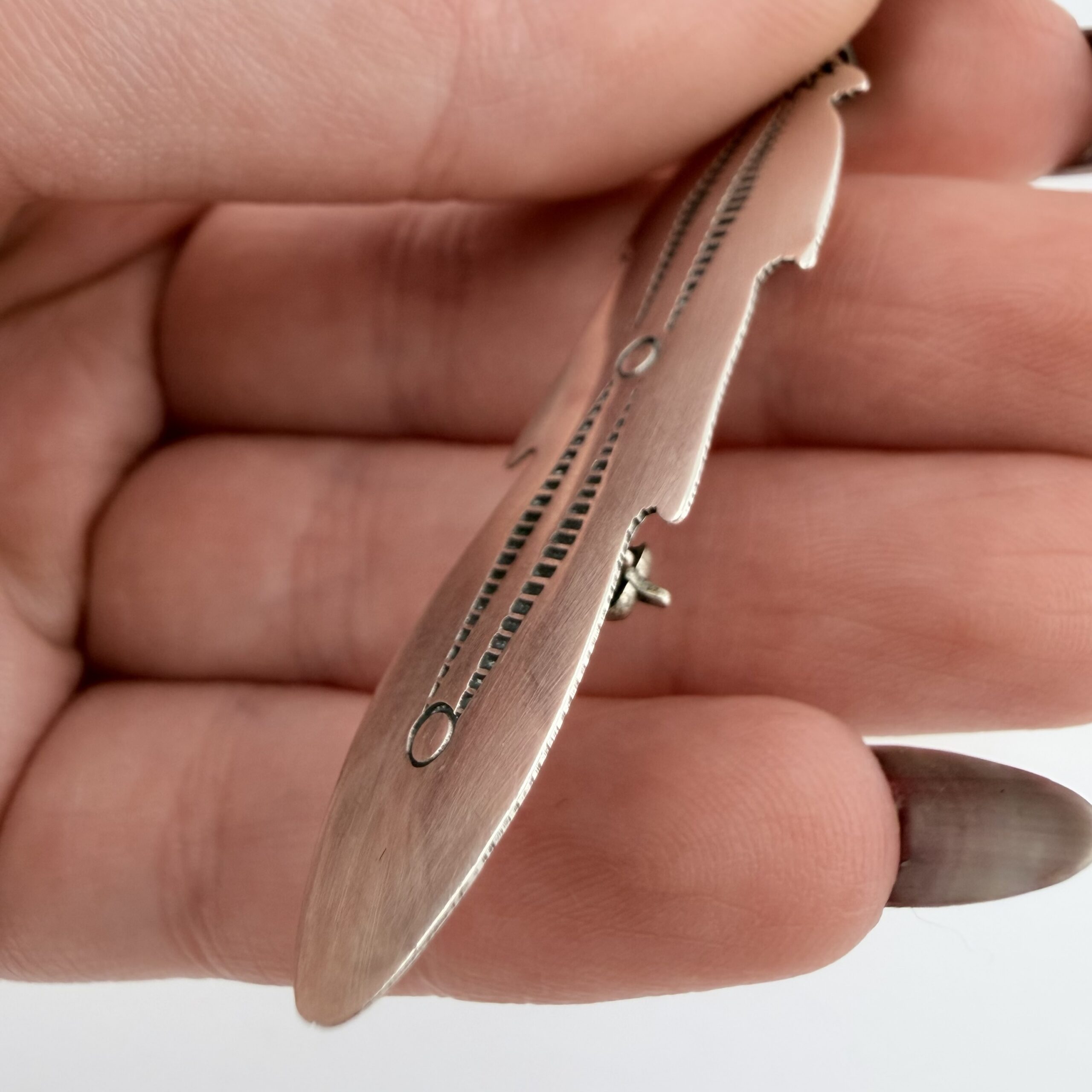 Vintage Native American Sterling Silver Feather Pendant / Brooch - Image 5