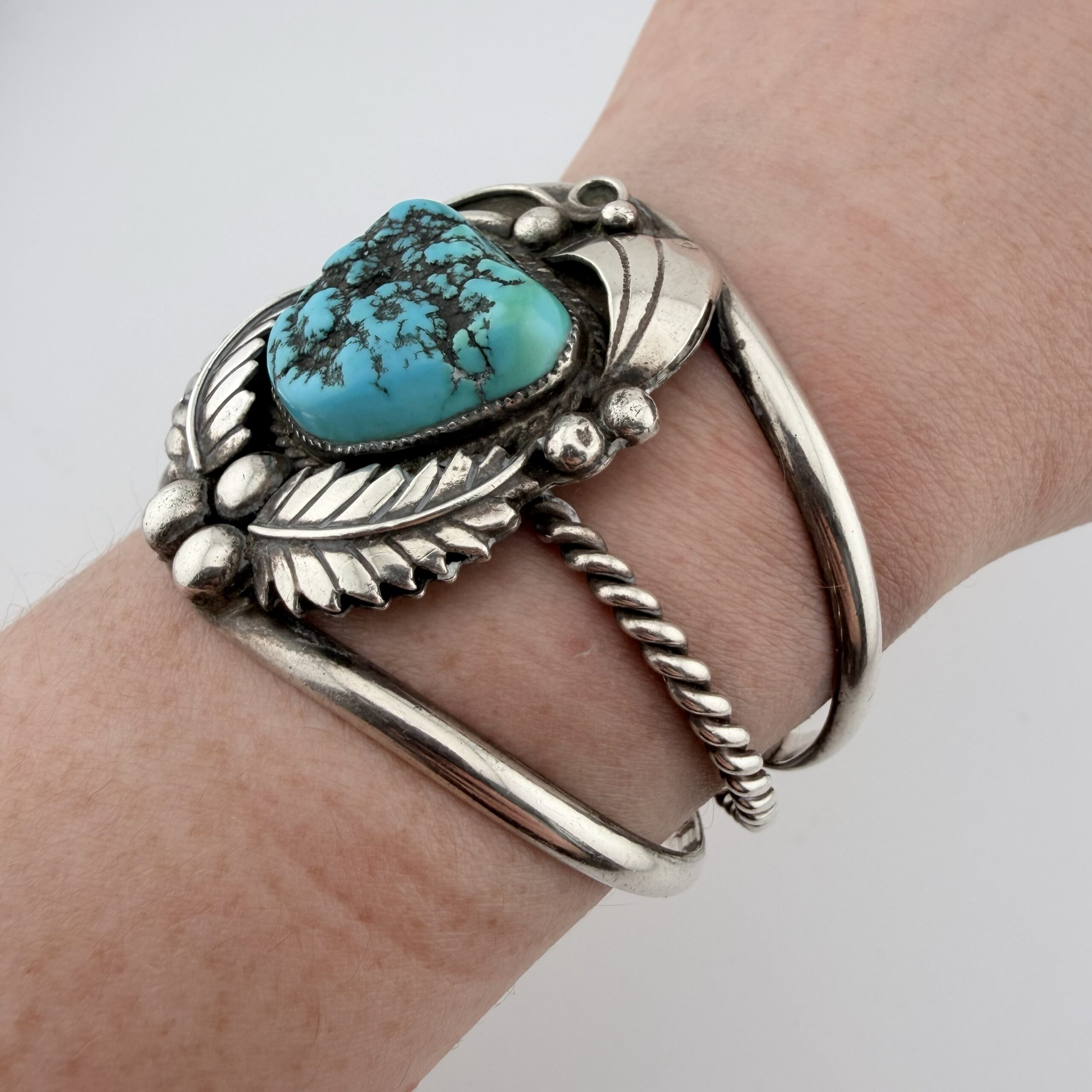 Large Vintage Native American Navajo Sterling Silver and Turquoise Cuff - Image 9